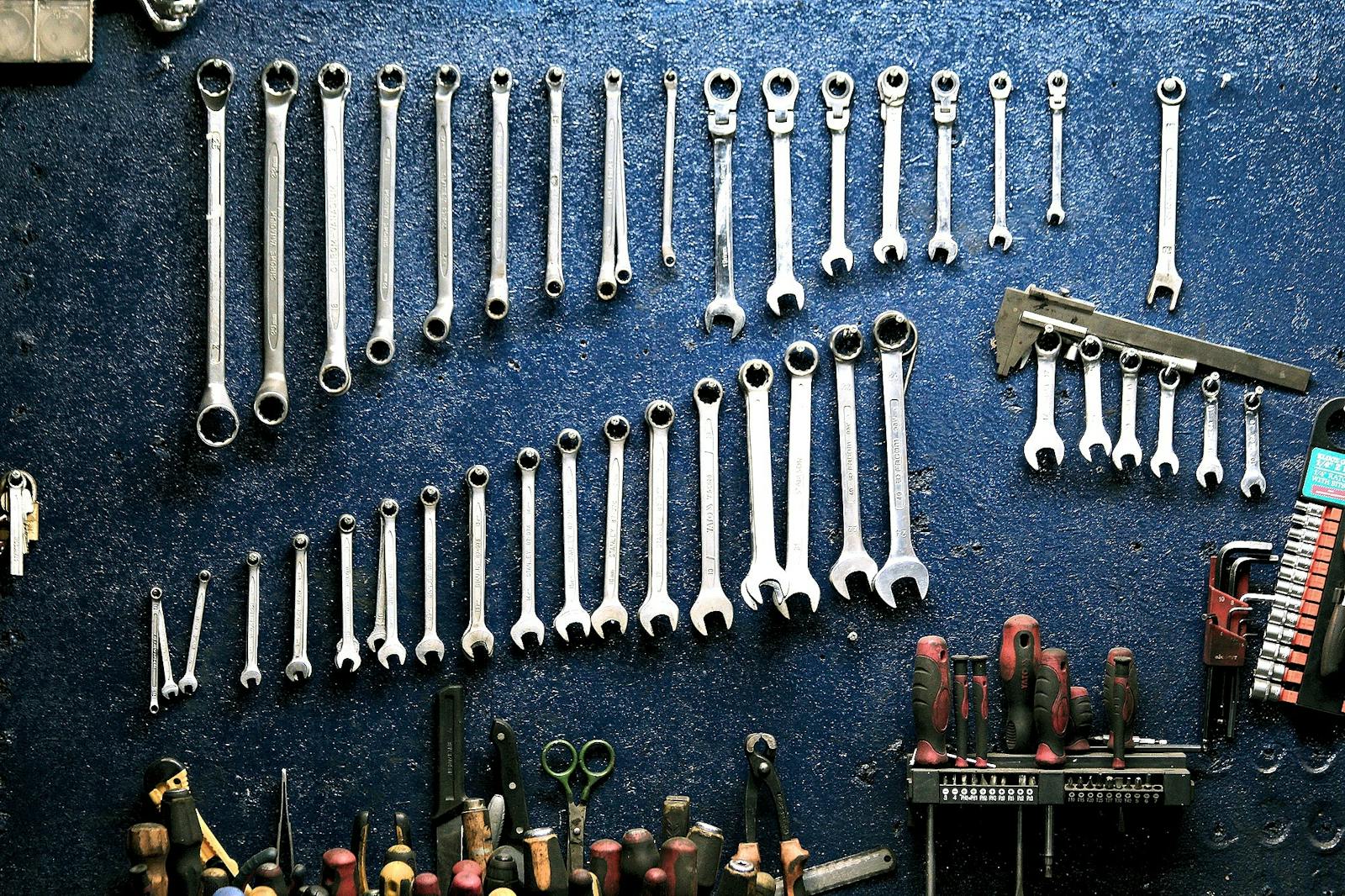 Industrial Distributor – From churn-prediction pilot to fully automated AI in production on Azure